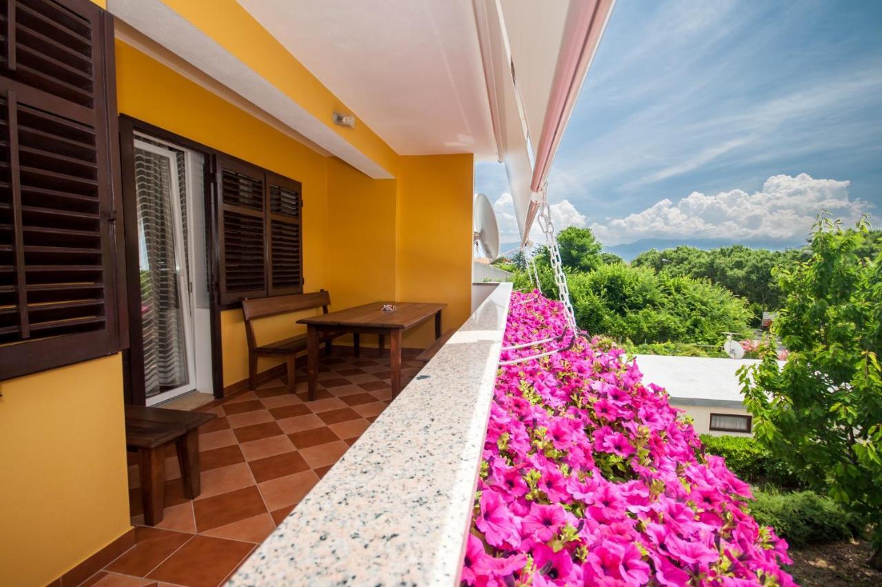 Apartments Surfinia Baska  Bagian luar foto