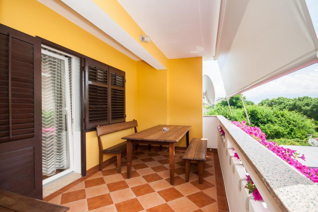 Apartments Surfinia Baska  Bagian luar foto