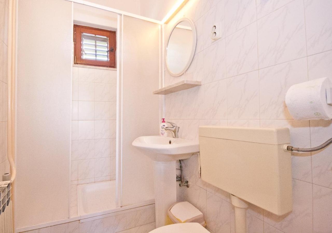 Apartments Surfinia Baska  Bagian luar foto