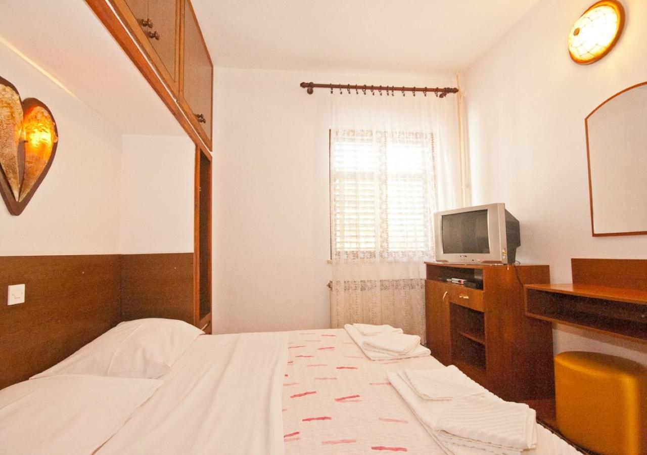 Apartments Surfinia Baska  Bagian luar foto