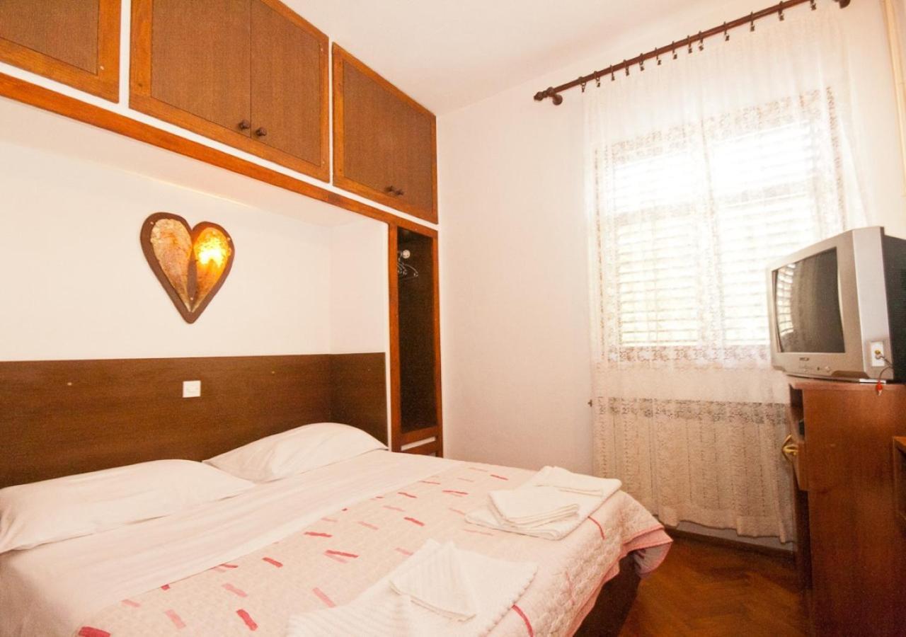 Apartments Surfinia Baska  Bagian luar foto